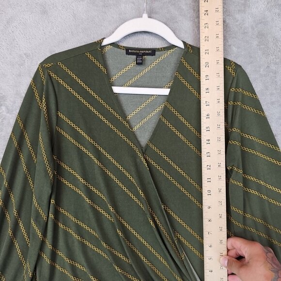 Banana Republic Wrap Top Womens Size PXS Green Chain Printed Jersey V-Neck - Picture 6 of 8